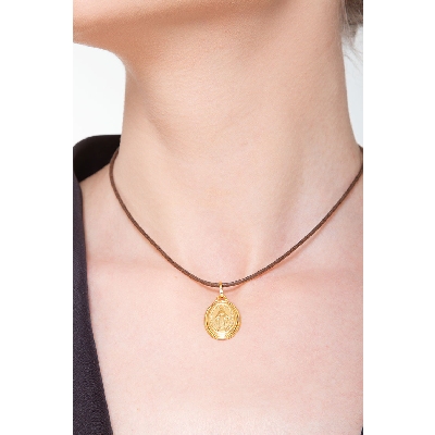 Sacred Mary pendant in 18k yellow gold