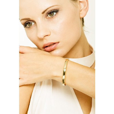 18k yellow gold bangle