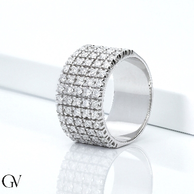 18k white gold band ring with five diamonds rows 