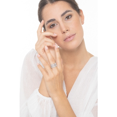 18k white gold band ring with five diamonds rows 