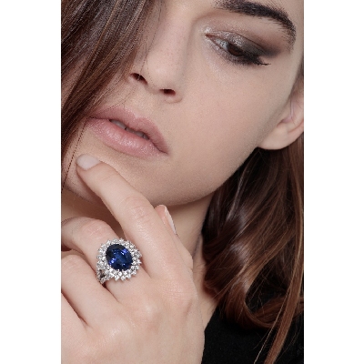 Diamond double halo with blue sapphire white gold 18k