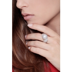 White gold 18k ring with australian pearl and diamonds  2