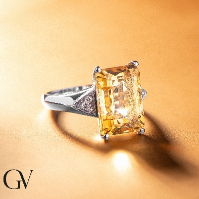 Ring with citrine and diamonds 