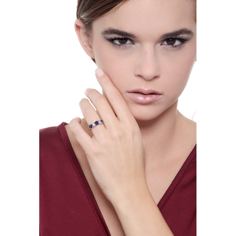 Trilogy ring in white gold 18k with blue sapphires and diamonds