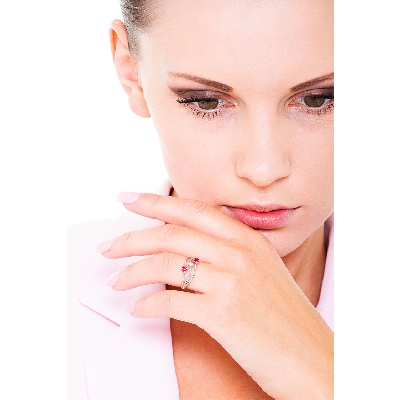 White gold 18k trilogy ring with diamond and rubies