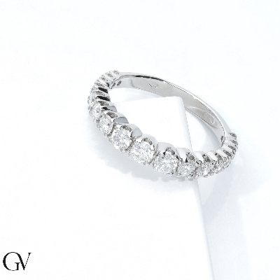 Half eternity ring with 0,90 ct diamonds in white gold 18k
