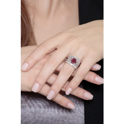 18k white gold band ring with ruby and diamonds 