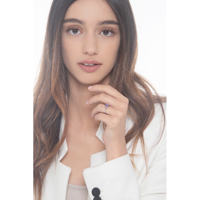 18k white gold ring with amethyst 18k white gold ring with amethyst