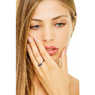 Trilogy ring white gold 18k with diamonds and blue sapphires