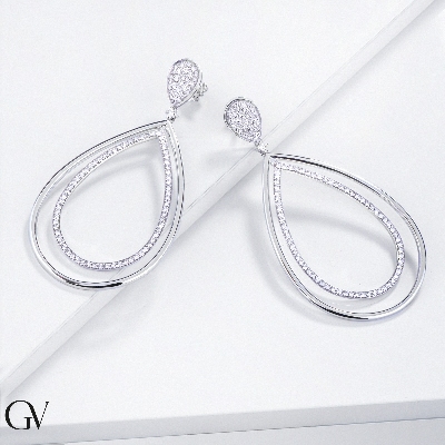 18k white gold drop earrings with with diamonds 