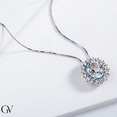 Necklace with pendant, central oval aquamarine and diamonds
