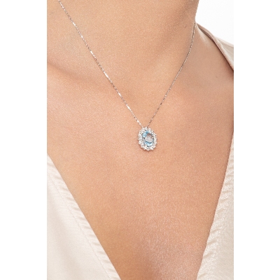 Necklace with pendant, central oval aquamarine and diamonds