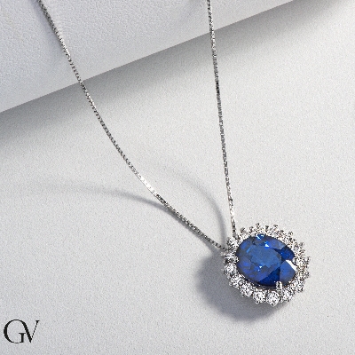 Necklace in white gold 18k with blue sapphire oval cut and diamonds 