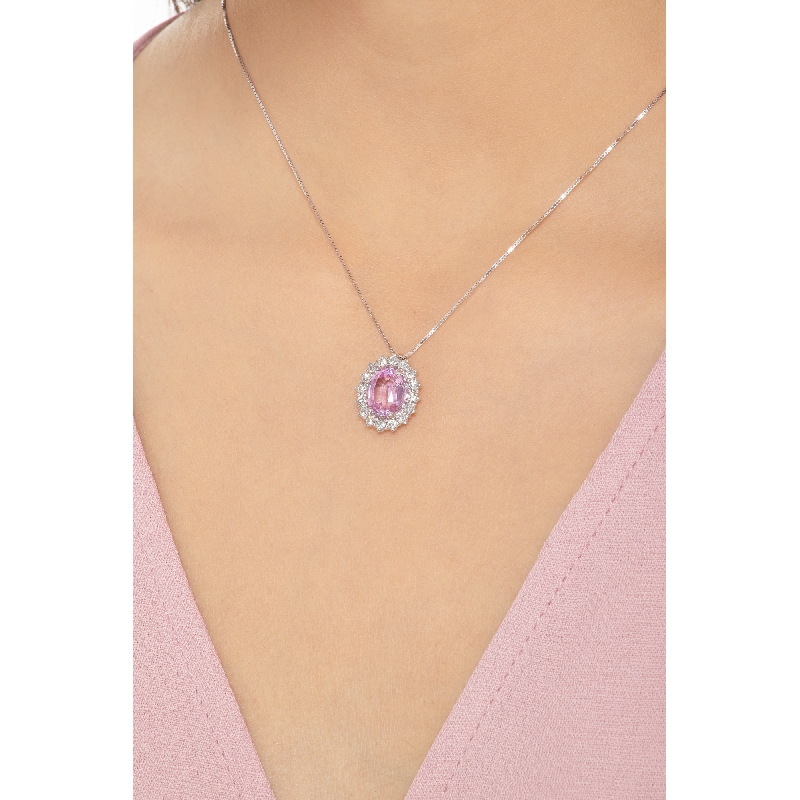 Necklace with pendant,central pink oval sapphire and crowned by diamonds