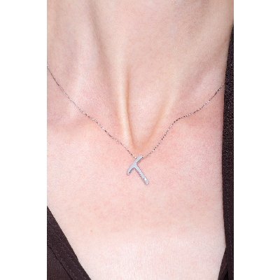 Necklace with initial T in white gold with diamond
