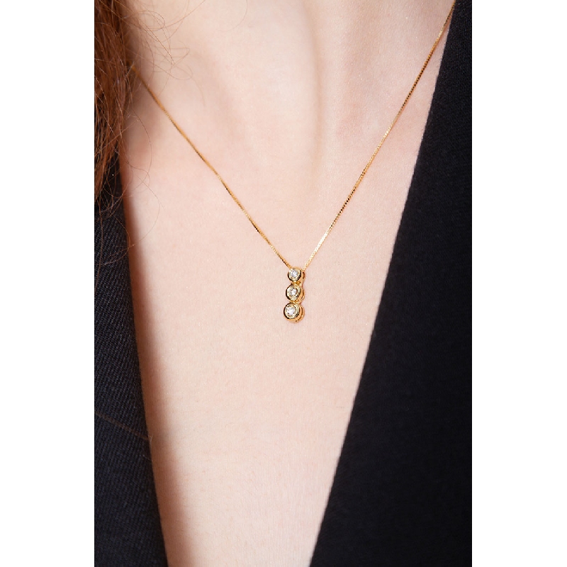 18k yellow gold necklace with trilogy diamond pendant