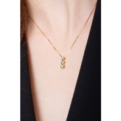 18k yellow gold necklace with trilogy diamond pendant