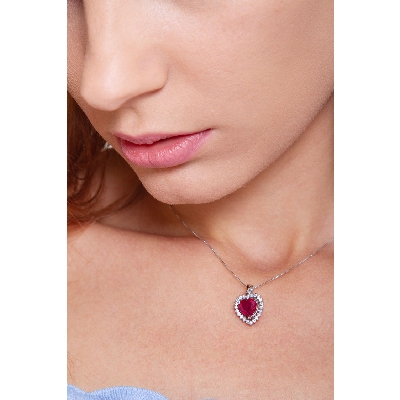 Necklace with pendant in white gold 18k heart cut ruby and diamonds