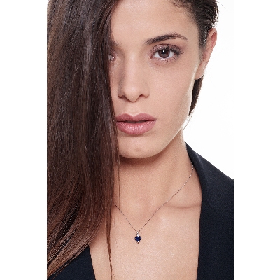 Necklace in 18k white gold with sapphire heart cut and a diamond 