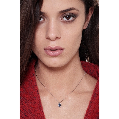 Necklace halo with blue sapphire and diamonds