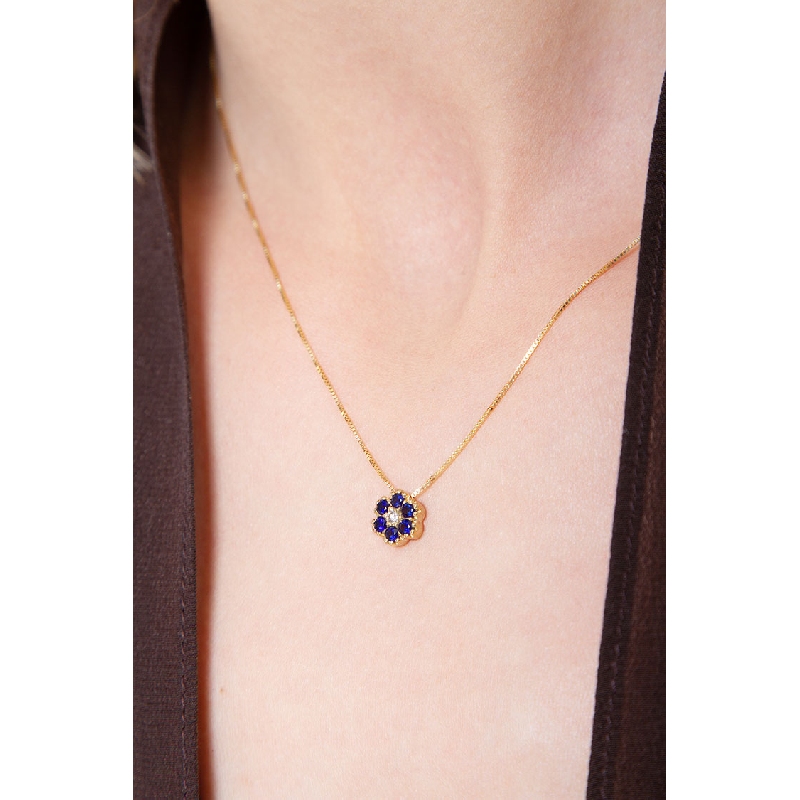 Little flower pendant in 18k yellow gold with diamonds and sapphires