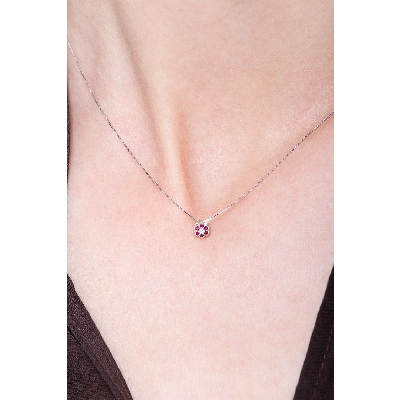Little flower pendant in 18k white gold with diamonds and rubies