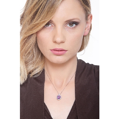 Necklace with central oval amethyst and diamonds