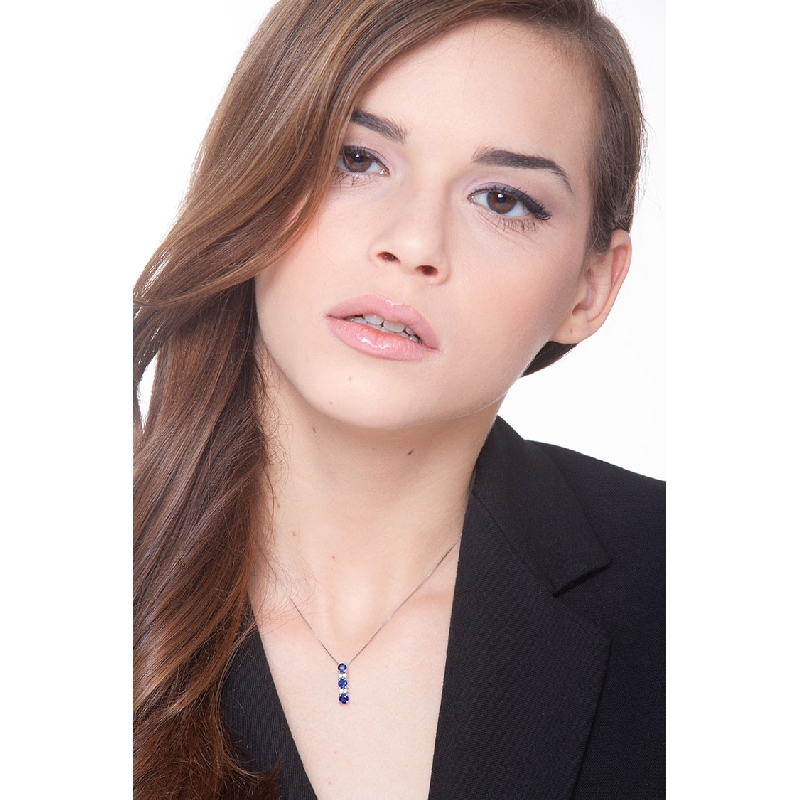 Trilogy necklace in white gold 18k with blue sapphires and diamonds