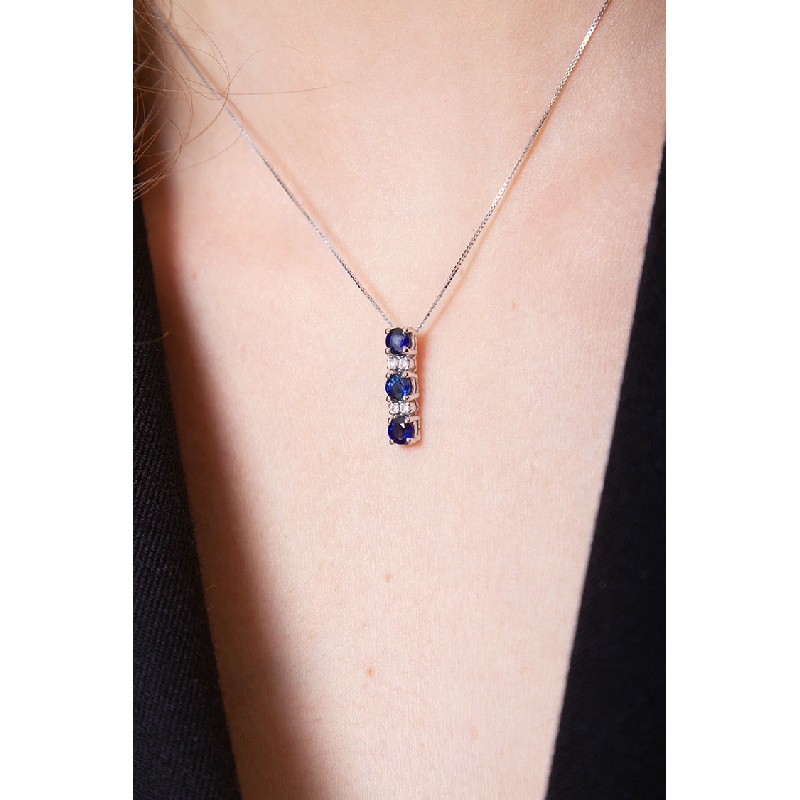 Trilogy necklace in white gold 18k with blue sapphires and diamonds