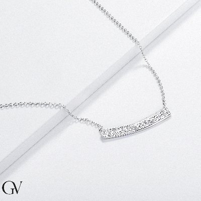 18k white gold necklace with a diamond bar