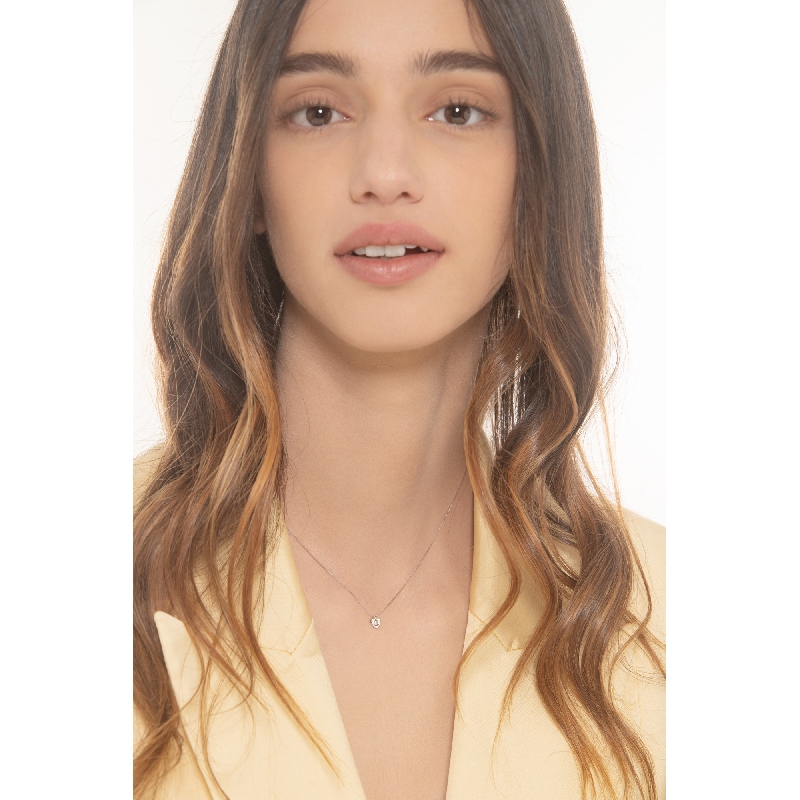 Necklace in with gold 18k with heart diamond pendant 
