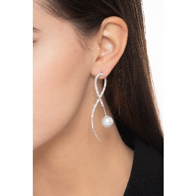 18k white gold fancy geometric earrings with pearls and diamonds