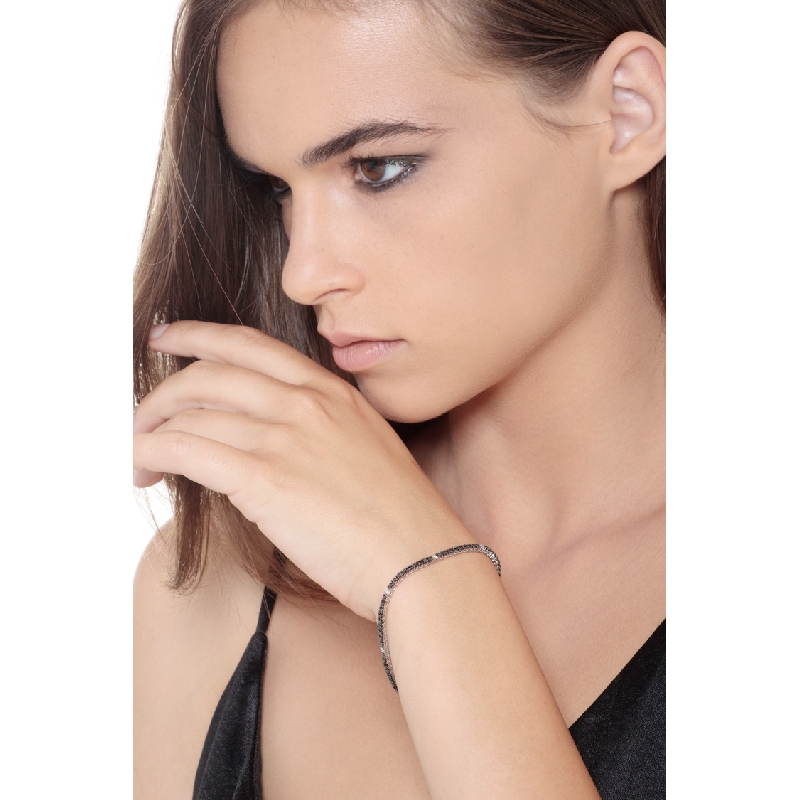 Wire tennis bracelet with black and white round cut diamonds
