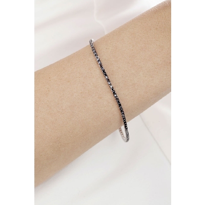 18k white gold tennis bracelet with black diamonds and burnished tips