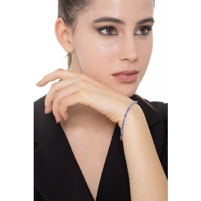 750 white gold tennis bracelet with blue sapphires and diamonds