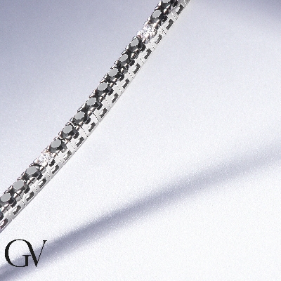 Tennis bracelet with black and white diamonds