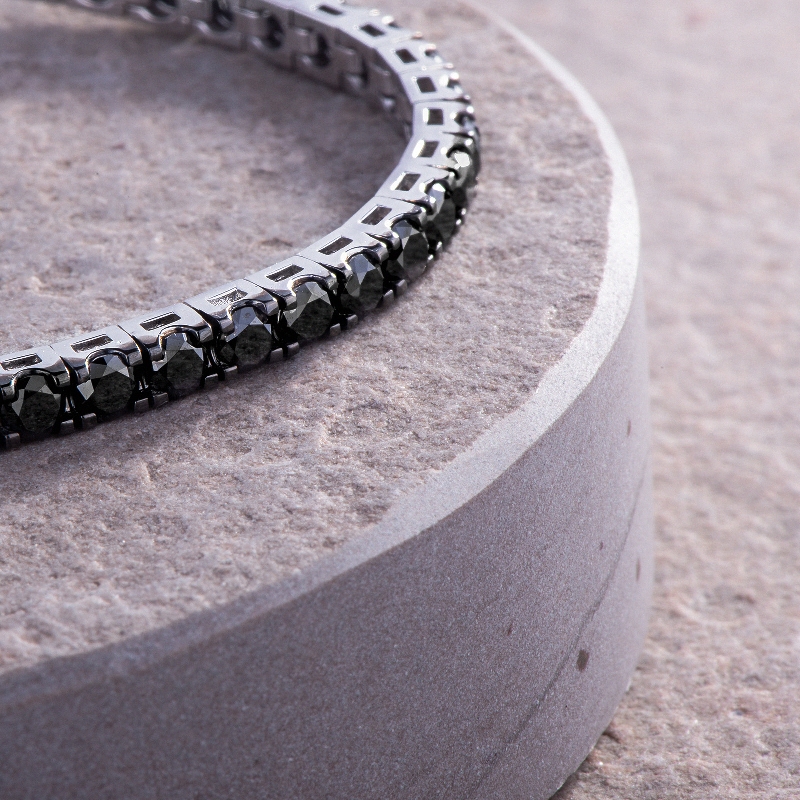 Tennis bracelet in white gold 18k wih burnished tips and black diamonds