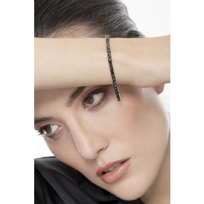 Tennis bracelet in white gold 18k wih burnished tips and black diamonds