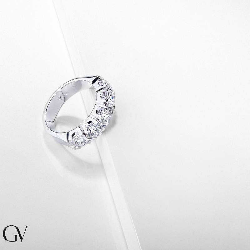 White gold 18k 5 diamonds half eternity ring ct 2,20  White gold 18k 5 diamonds half eternity ring ct 2,20