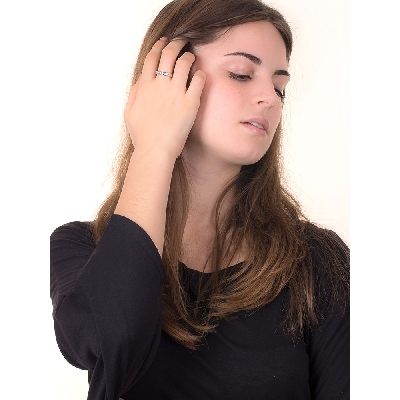 Seven diamonds half channel eternity ring in white gold 18k