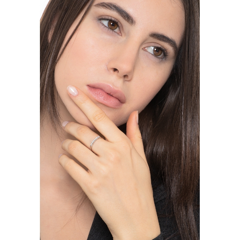 9 diamonds 0,15 ct half eternity ring in white gold 18k