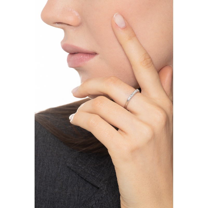 9 diamonds 0,15 ct half eternity ring in white gold 18k