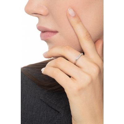 9 diamonds 0,15 ct half eternity ring in white gold 18k