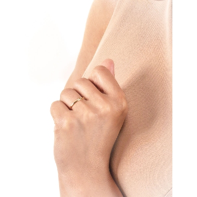 Thin band in 18k yellow gold