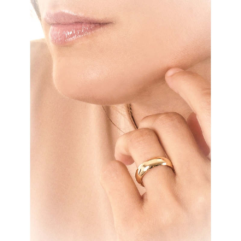 Thick wedding ring in 18k yellow gold