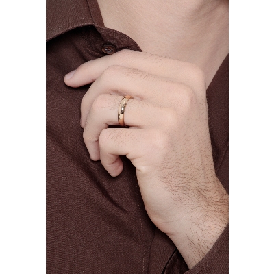 Classical wedding ring in 18k yellow gold