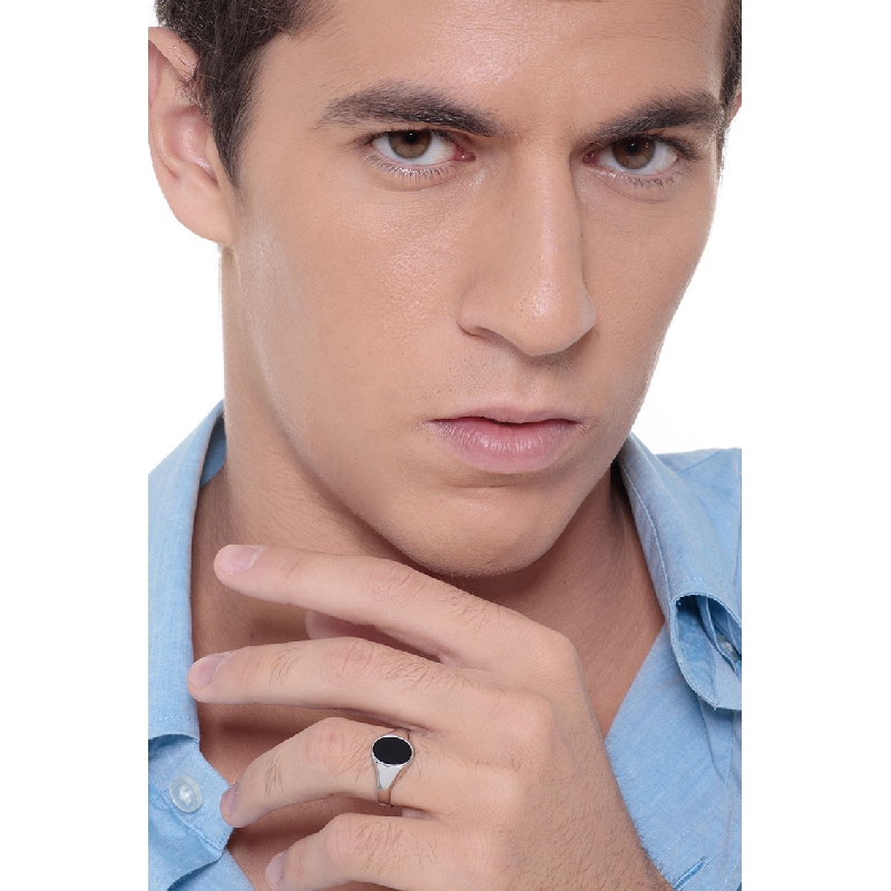 White gold 18k chevalier ring with onyx White gold 18k chevalier ring with onyx