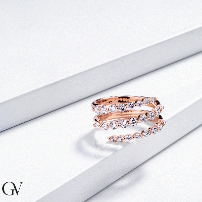 18k rosé gold band ring with three separated rows of diamonds 