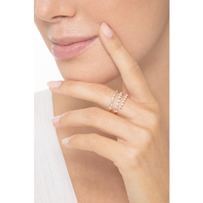 18k rosé gold band ring with three separated rows of diamonds 