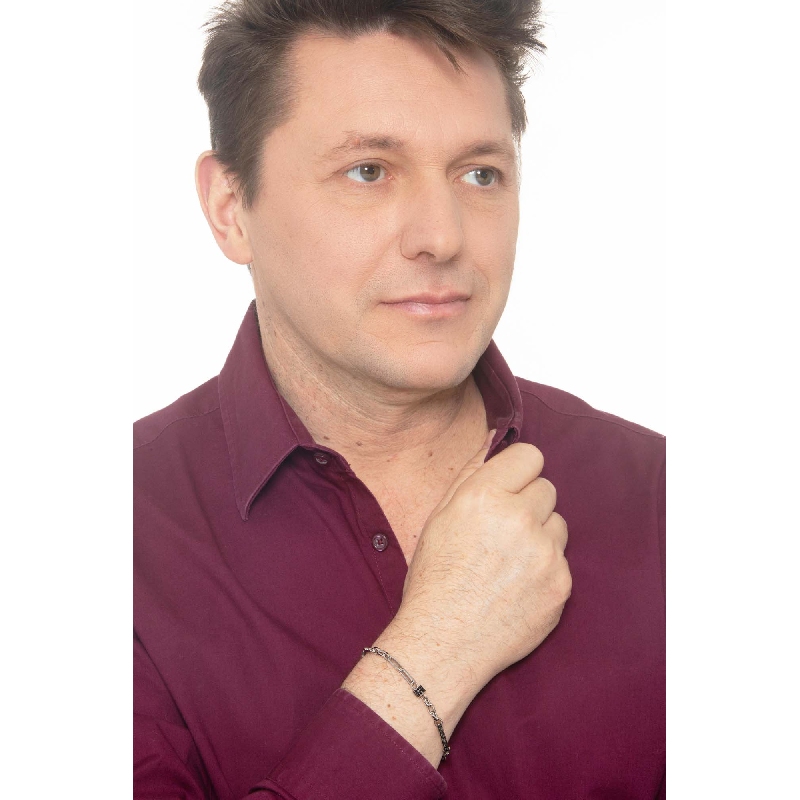 18k white gold bracelet with black zircons